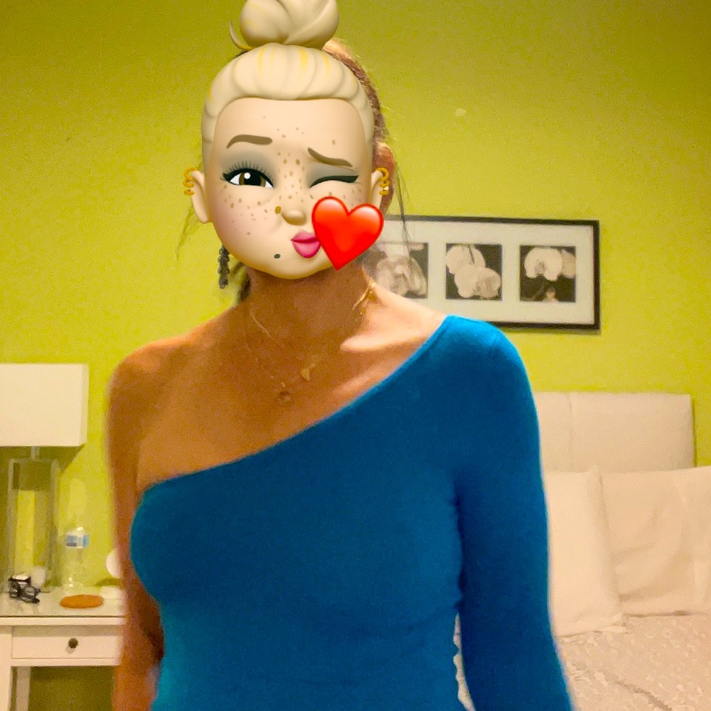 Gorgeous GUESS Asymmetrical/one shoulder Turquoise Top